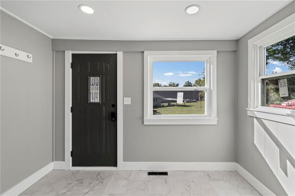 302 S Elm Street — photo 19