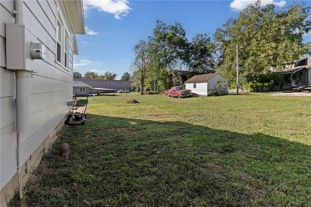 302 S Elm Street — photo 22