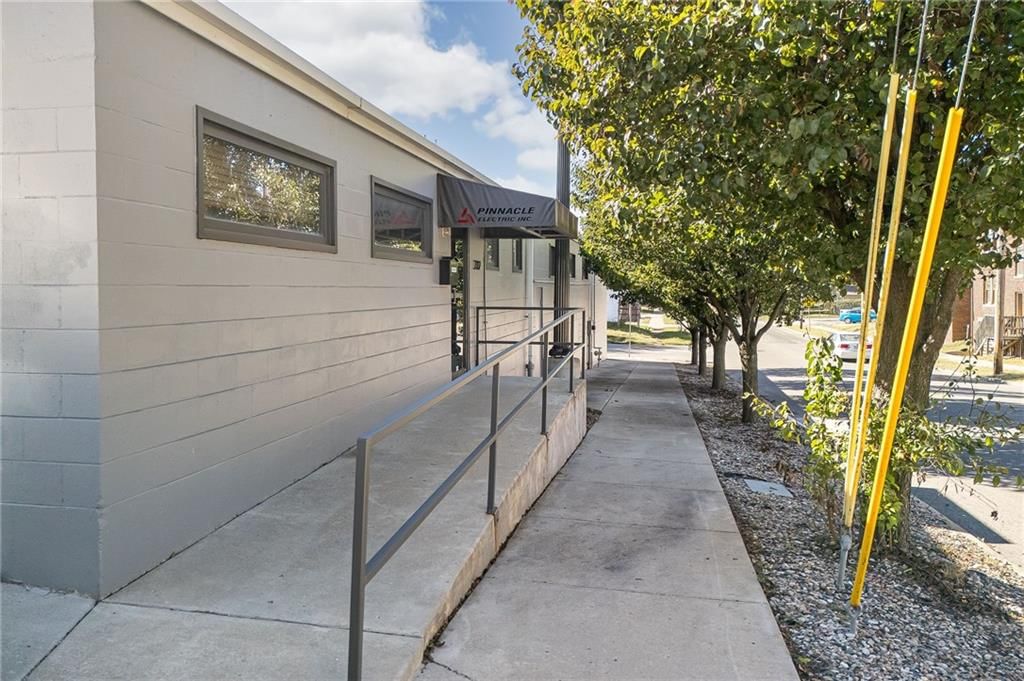 2302 Highly Street — photo 2