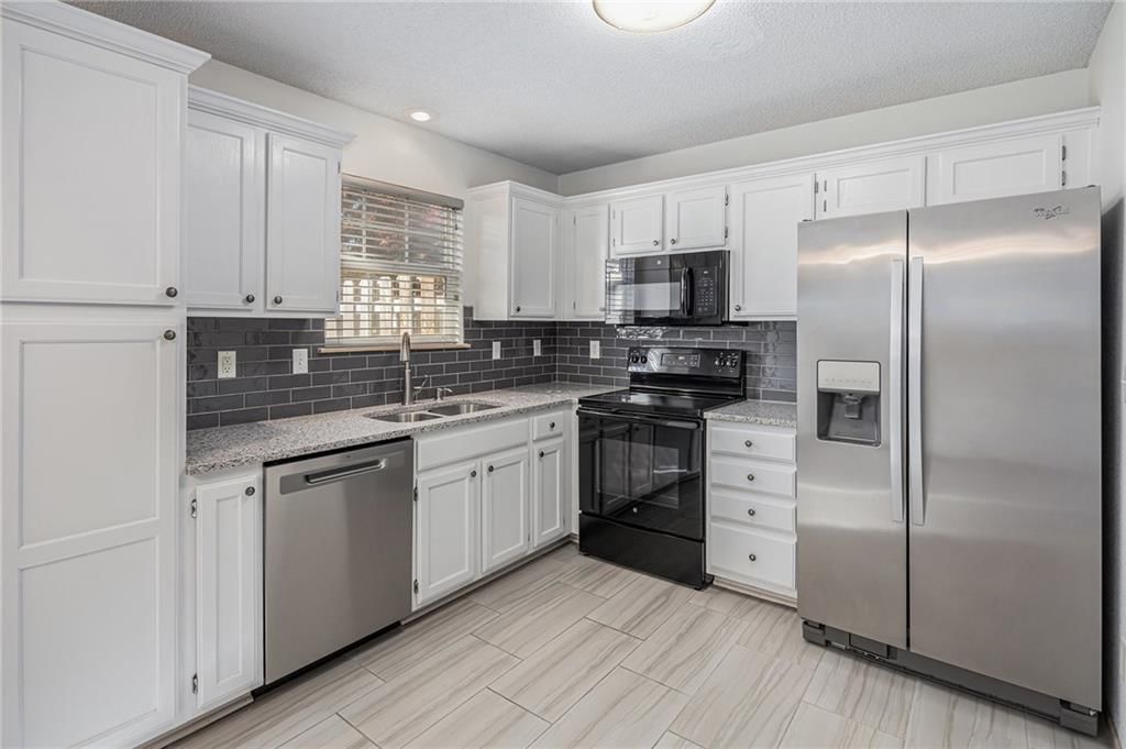 1324 SE Norwood Drive, Lee's Summit, MO