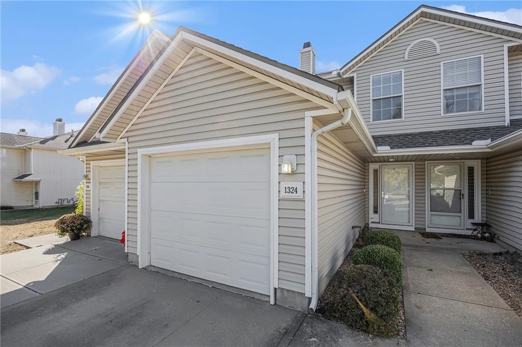 1324 SE Norwood Drive — photo 2
