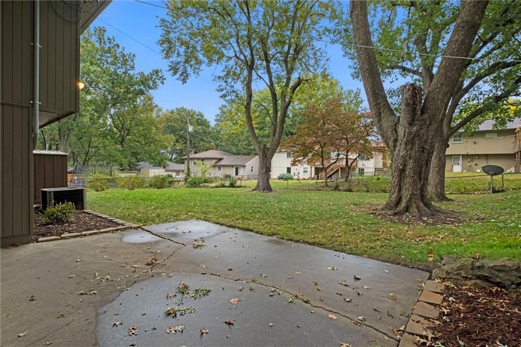 9615 W 92nd Terrace — photo 39