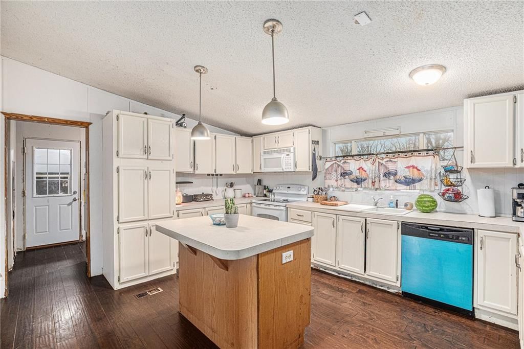 22030 W 178th Terrace — photo 8
