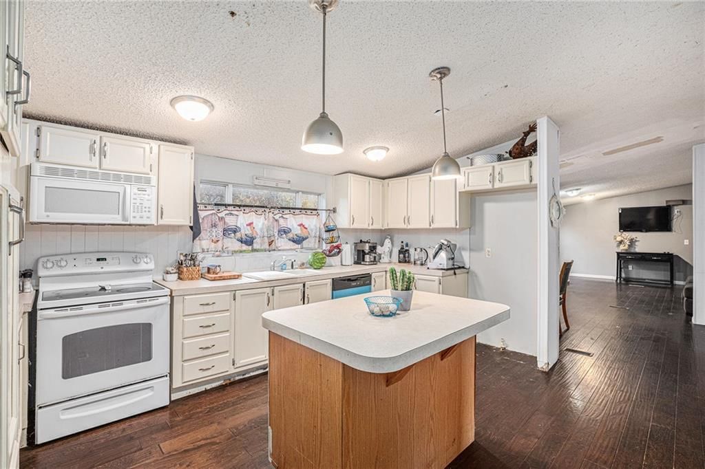 22030 W 178th Terrace — photo 9