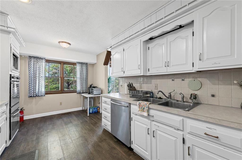 11105 Askew Avenue — photo 13