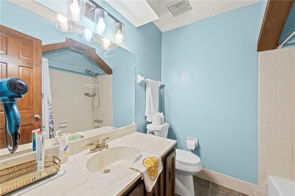 11105 Askew Avenue — photo 22