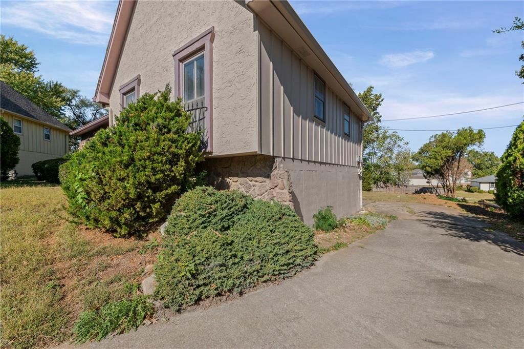 11105 Askew Avenue — photo 30