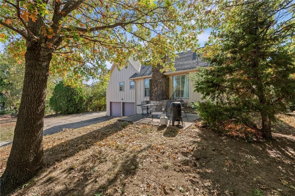 11105 Askew Avenue — photo 32