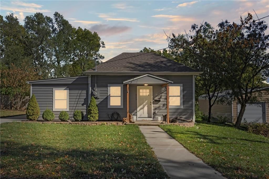 427 Allcutt Avenue — photo 2