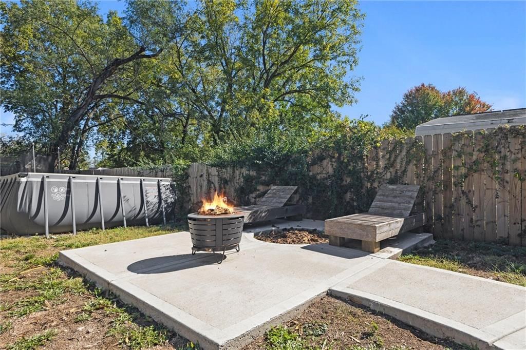 427 Allcutt Avenue — photo 23