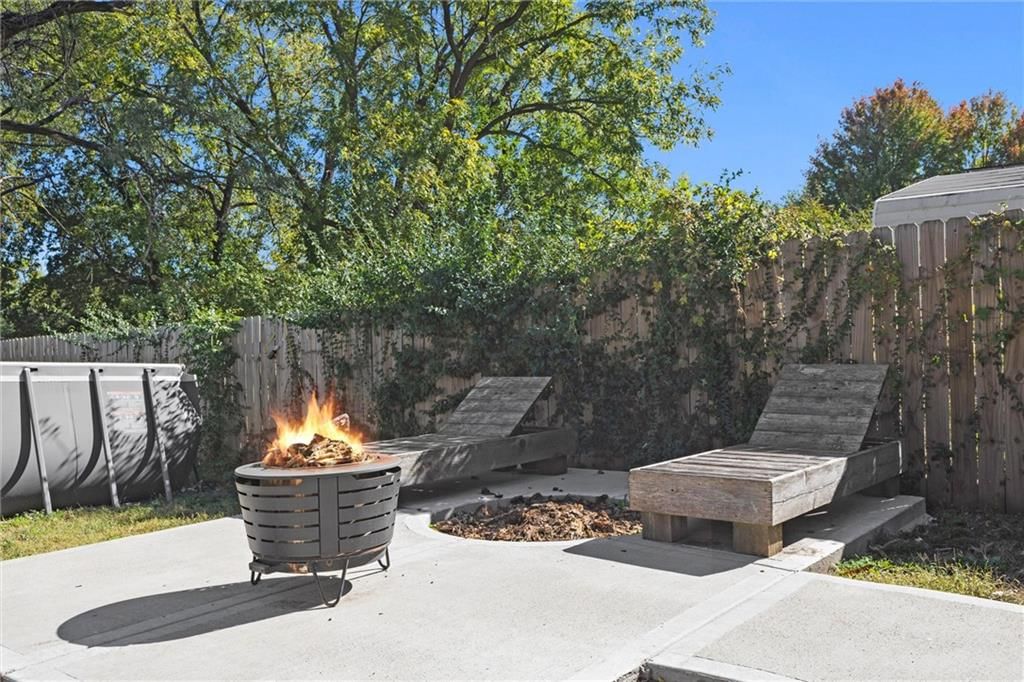 427 Allcutt Avenue — photo 24