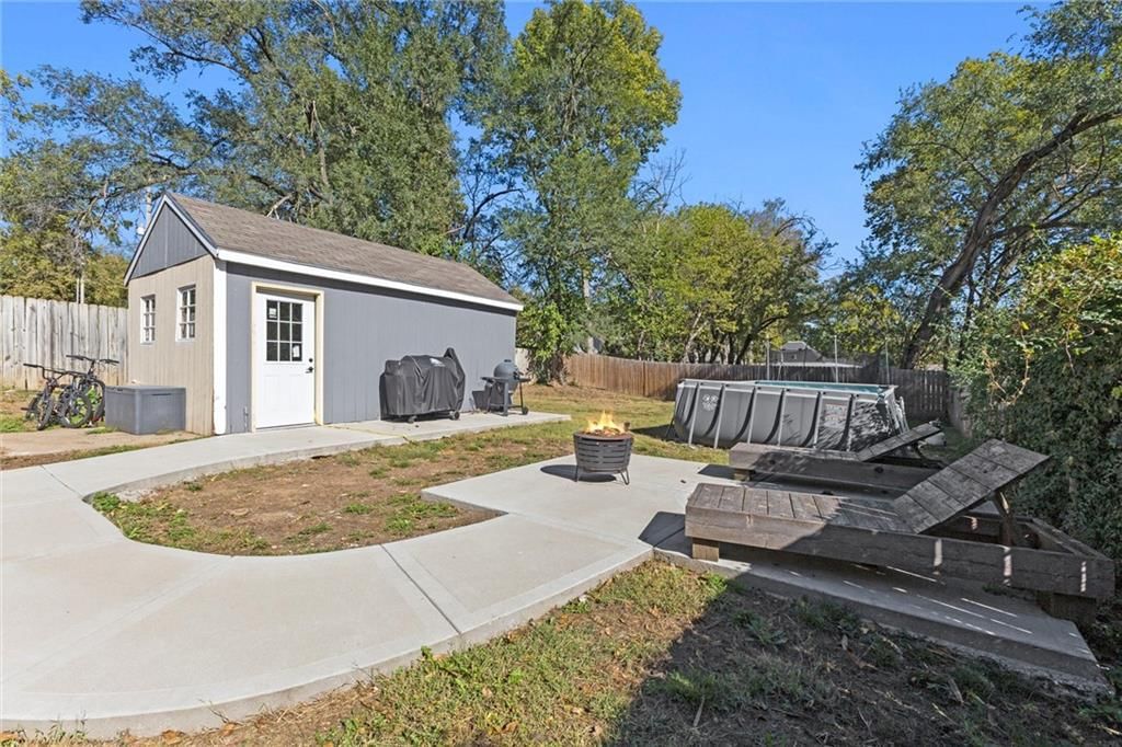 427 Allcutt Avenue — photo 26