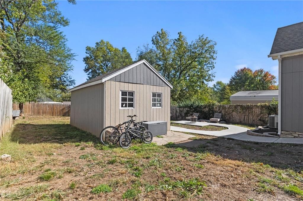 427 Allcutt Avenue — photo 27