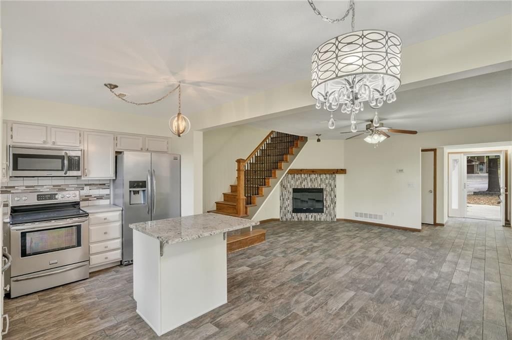1389 NW Jefferson Court — photo 4