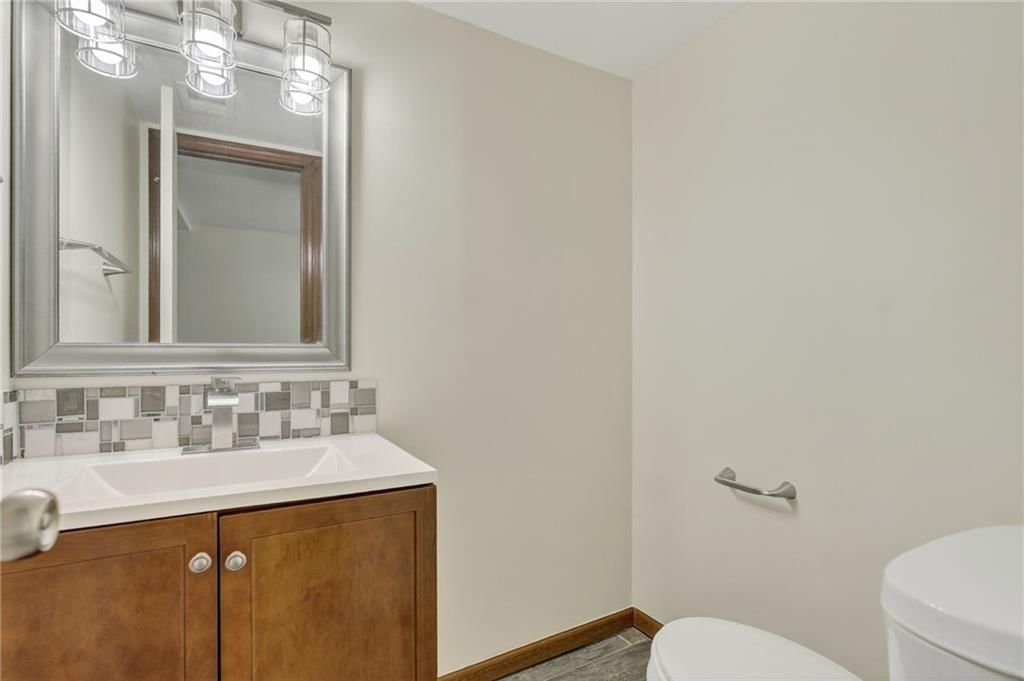 1389 NW Jefferson Court — photo 6