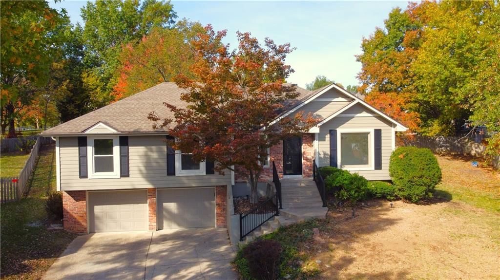 2117 NW Parker Court, Blue Springs, MO