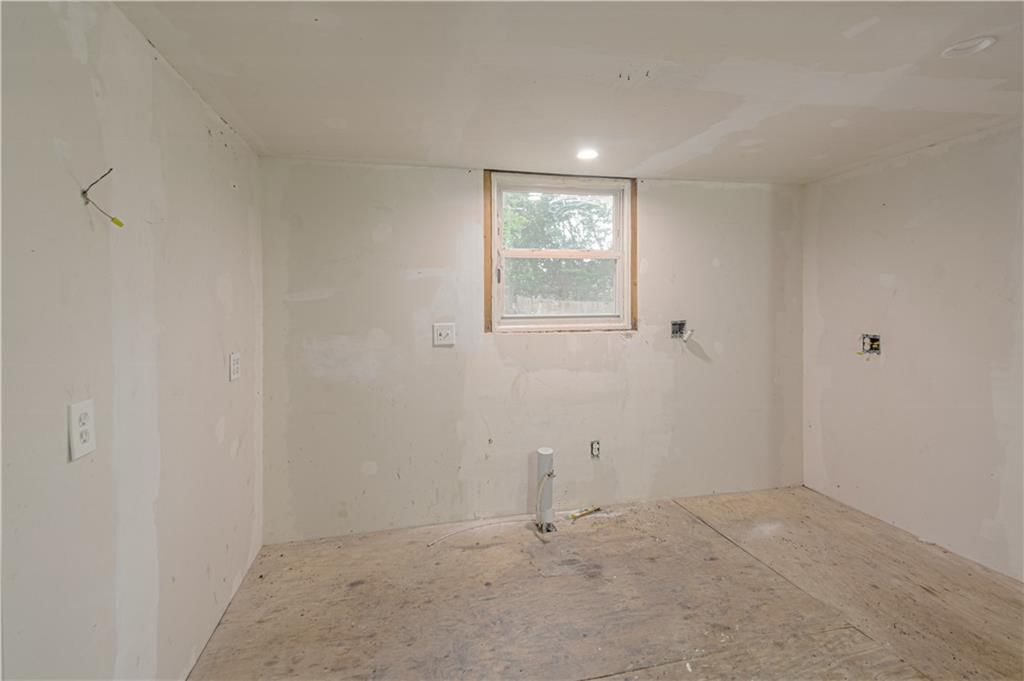2825 E 10th Street — photo 12