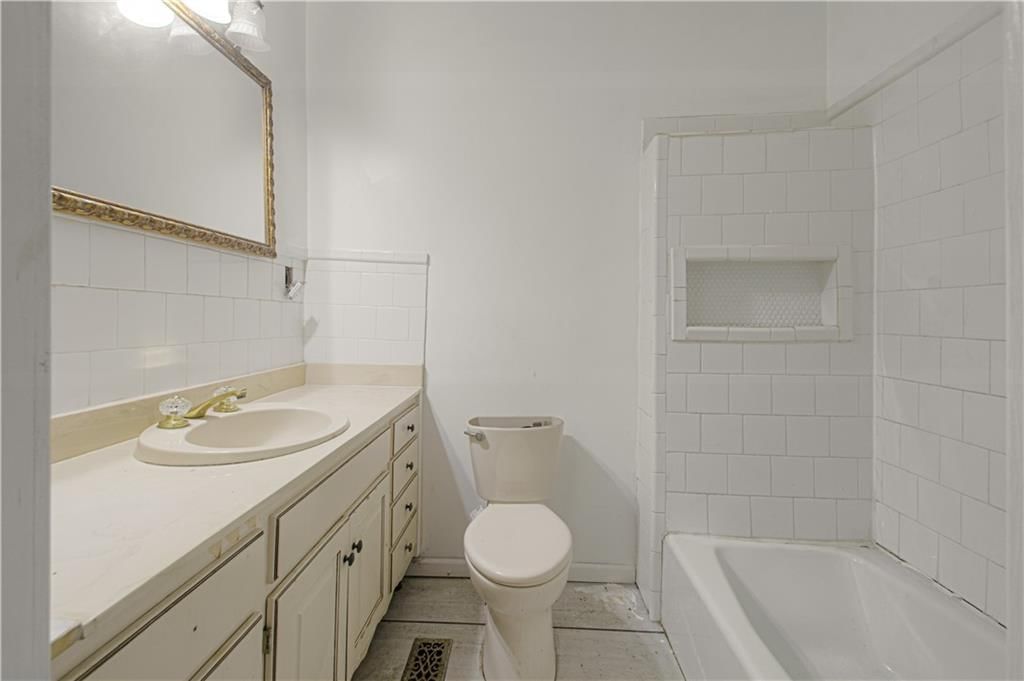 2825 E 10th Street — photo 15