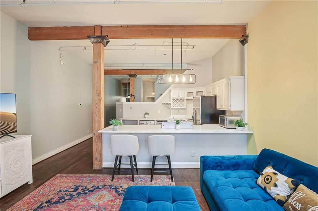 308 W 8th Street — photo 2