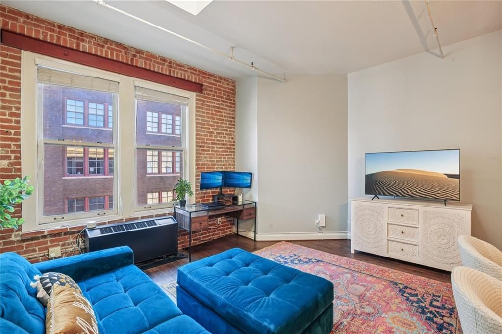 308 W 8th Street — photo 6