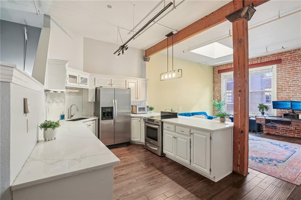 308 W 8th Street — photo 8