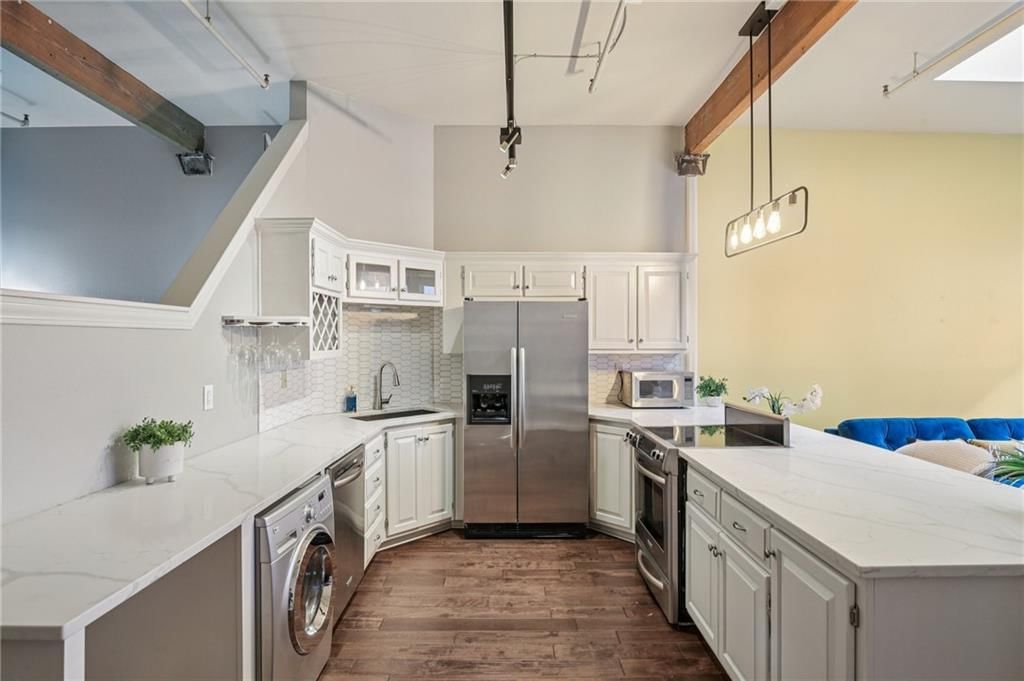 308 W 8th Street — photo 9