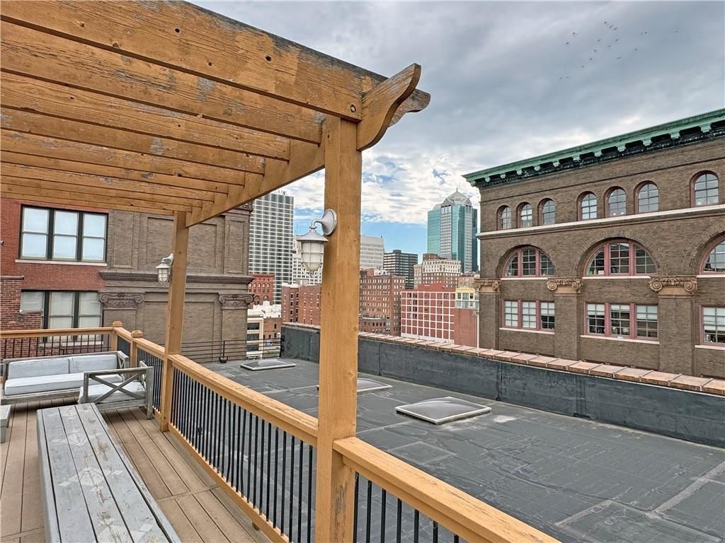 308 W 8th Street — photo 22