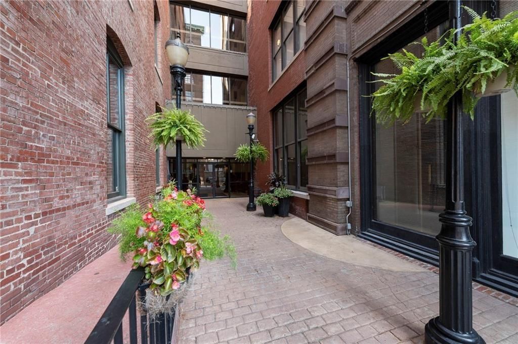 308 W 8th Street — photo 38