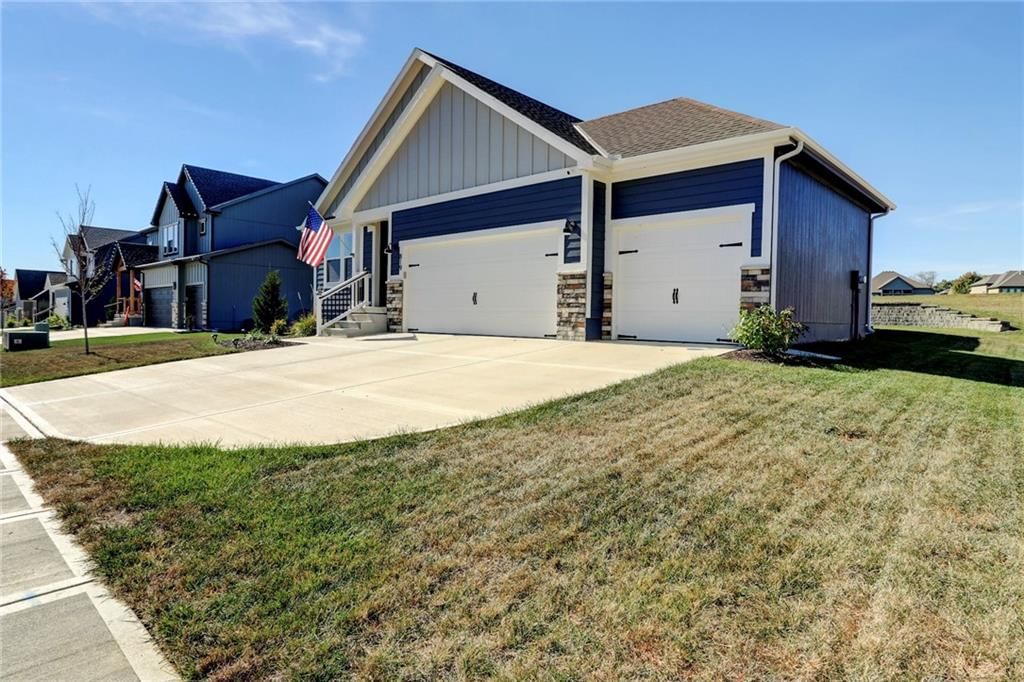 819 Bridgeshire Drive — photo 2