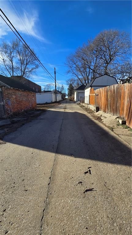 1015 Corby Street — photo 35