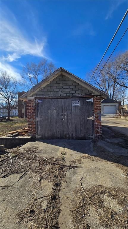 1015 Corby Street — photo 37
