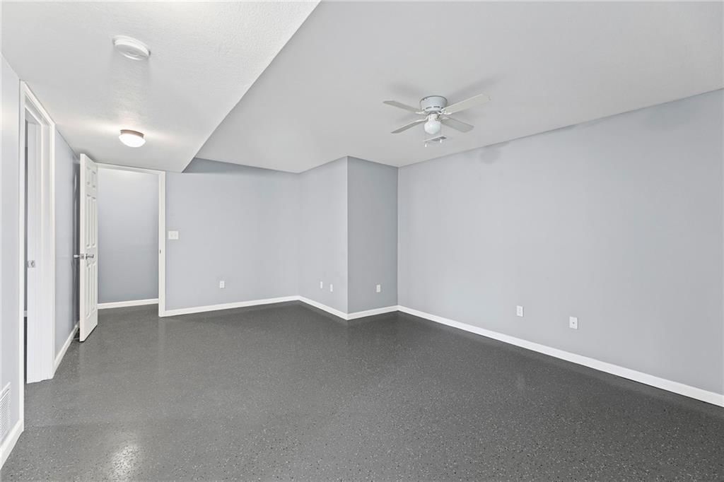 210 E Powhattan Street — photo 21