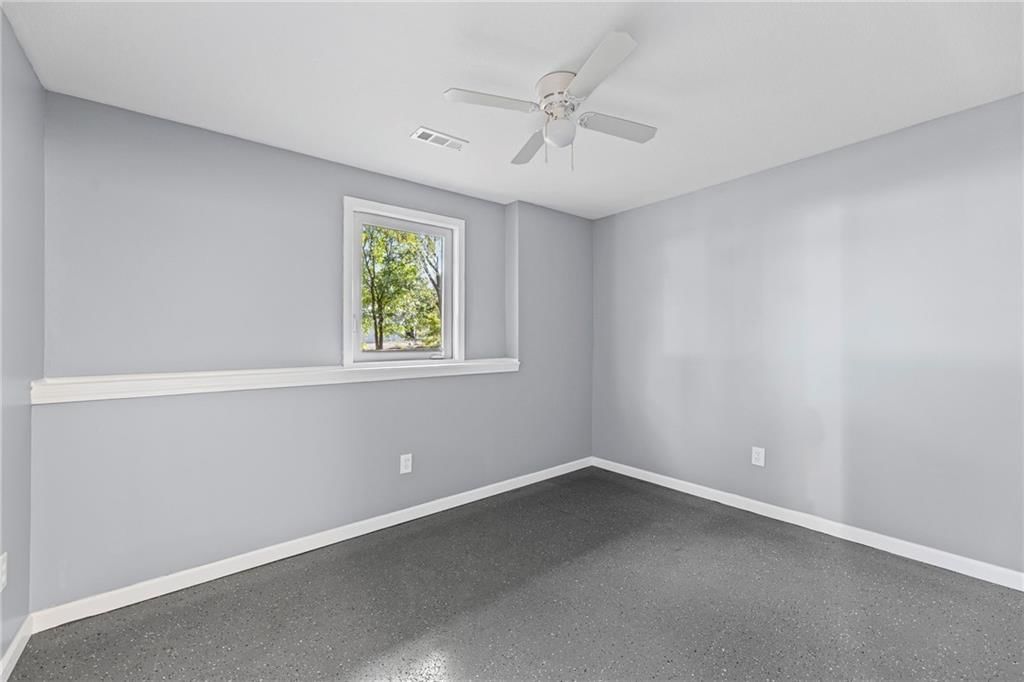 210 E Powhattan Street — photo 23