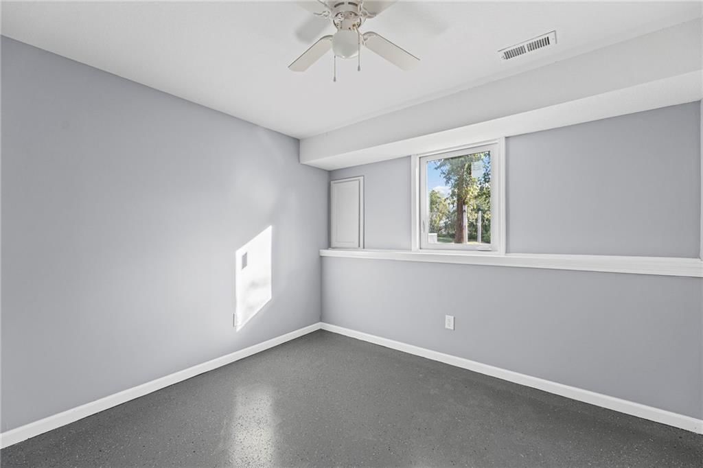 210 E Powhattan Street — photo 25