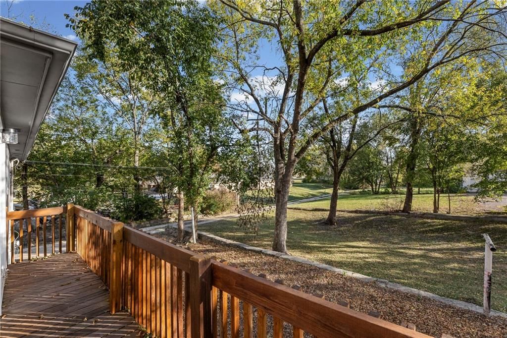 210 E Powhattan Street — photo 28