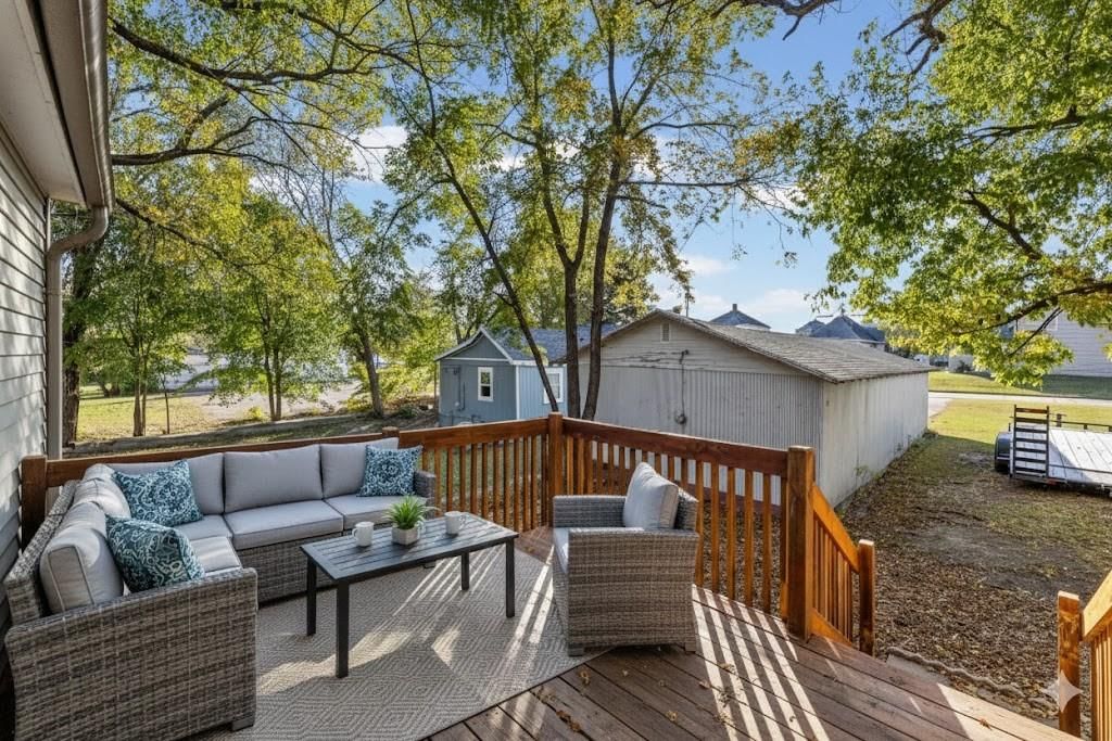 210 E Powhattan Street — photo 29