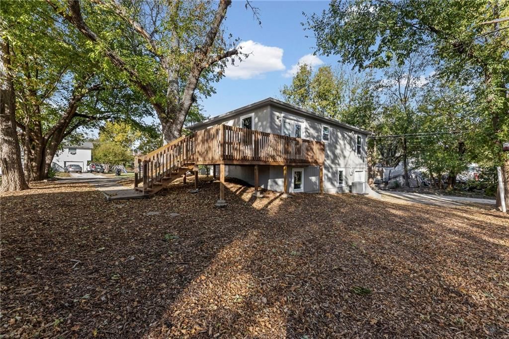 210 E Powhattan Street — photo 31