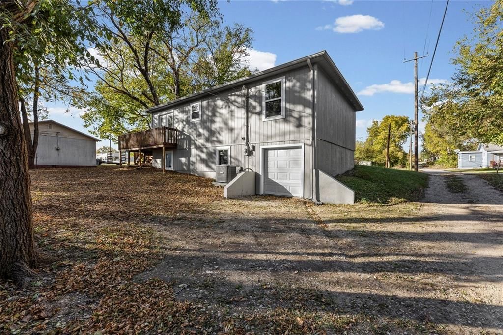210 E Powhattan Street — photo 32