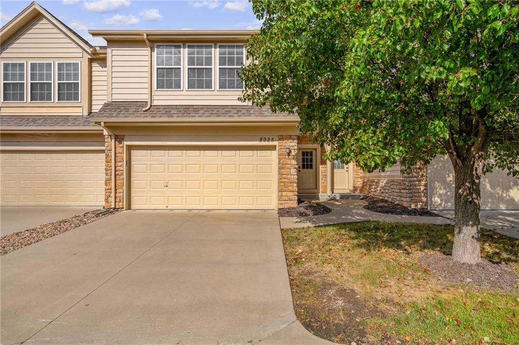 8925 Inkster Street, Lenexa, KS