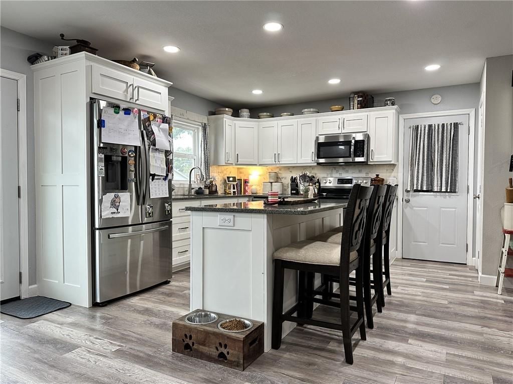 1712 Hillcrest Drive — photo 3