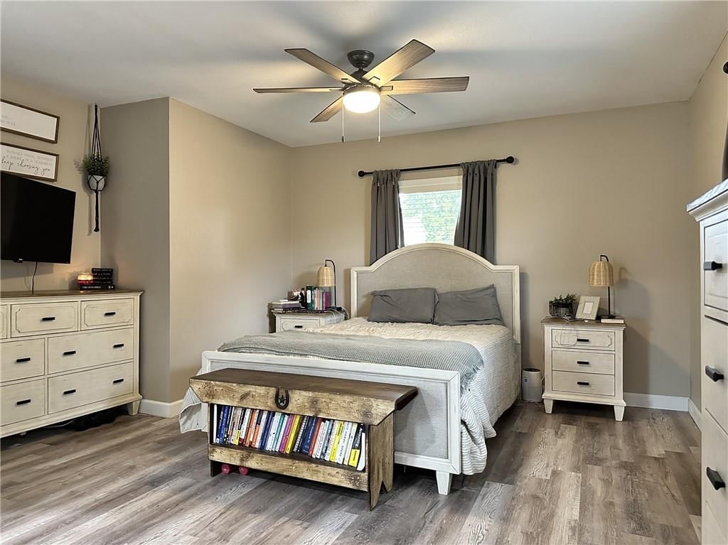 1712 Hillcrest Drive — photo 10