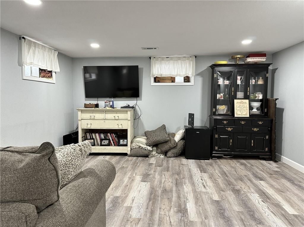 1712 Hillcrest Drive — photo 25