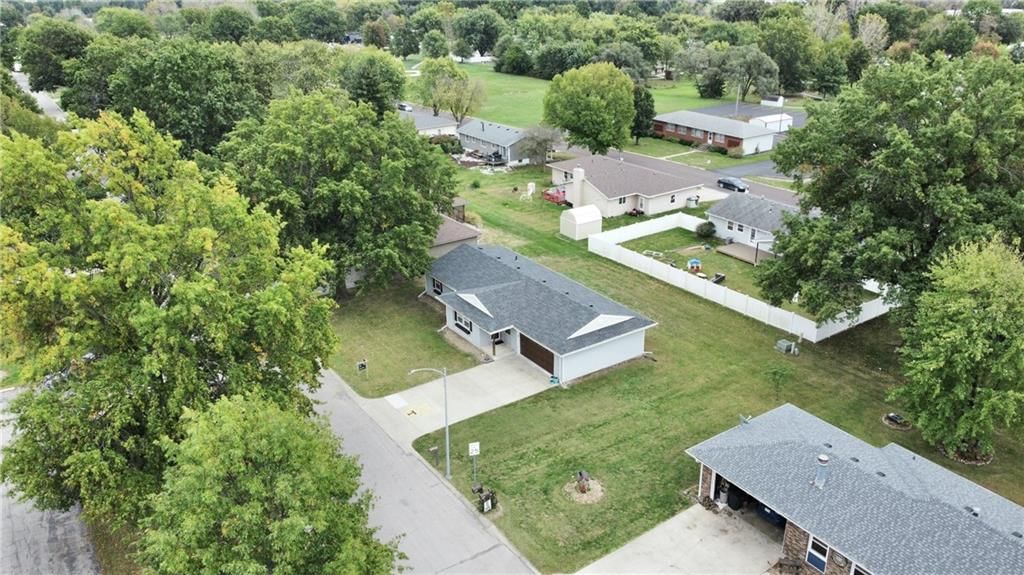 1712 Hillcrest Drive — photo 30
