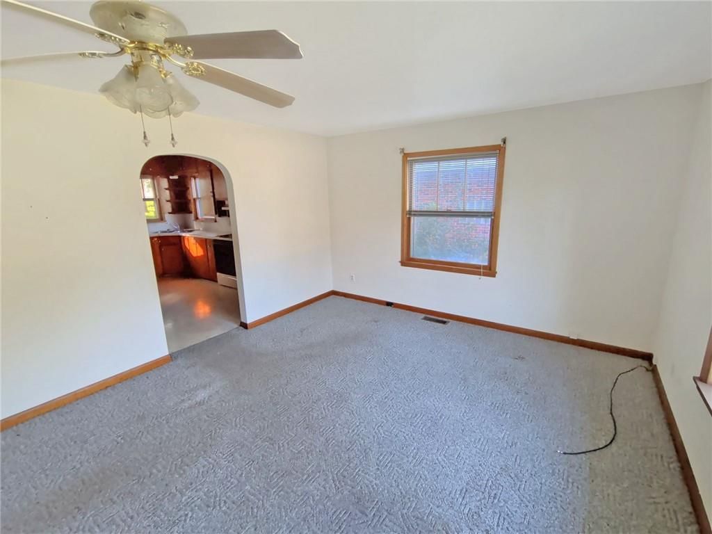 409 E Walker Street — photo 4