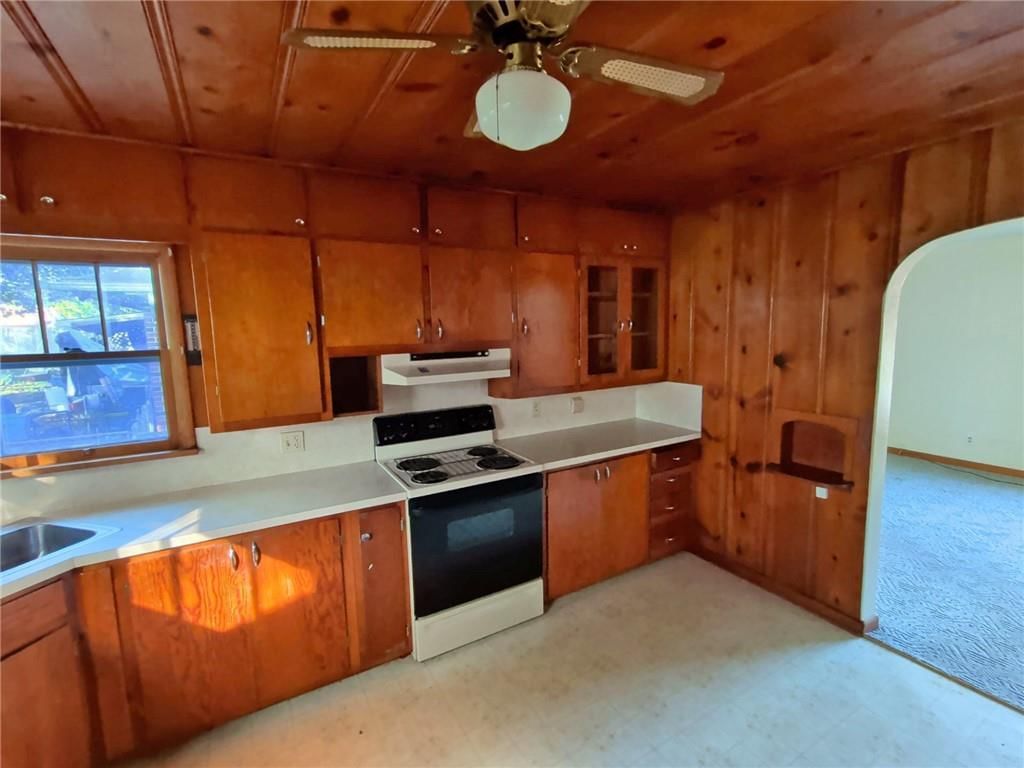 409 E Walker Street — photo 8