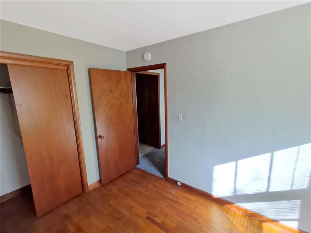 409 E Walker Street — photo 11