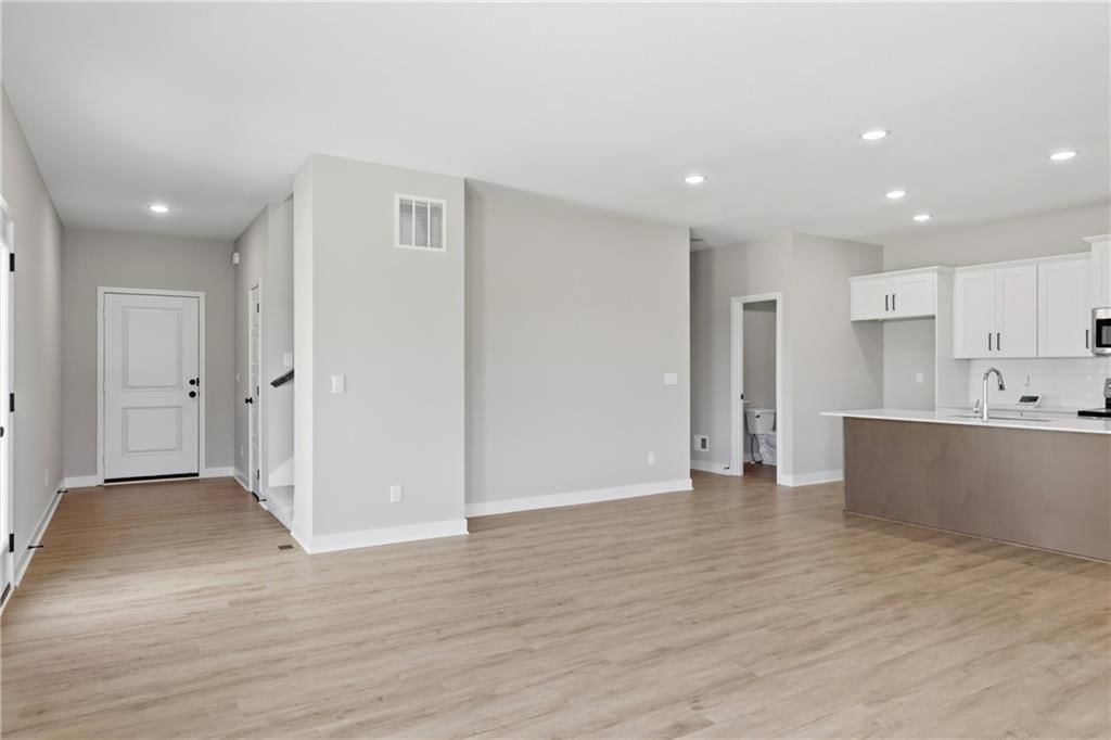 15531 E 48th Street — photo 7