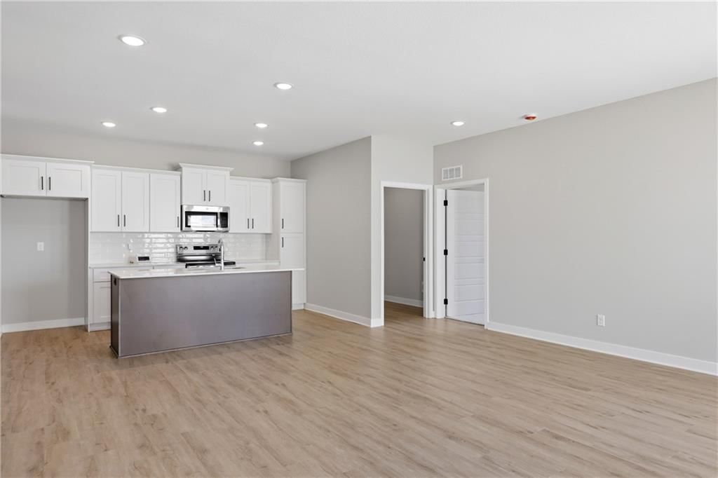 15531 E 48th Street — photo 8