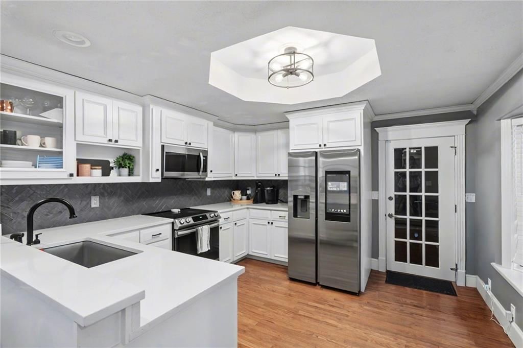 72 E 1600 Road, Baldwin City, KS