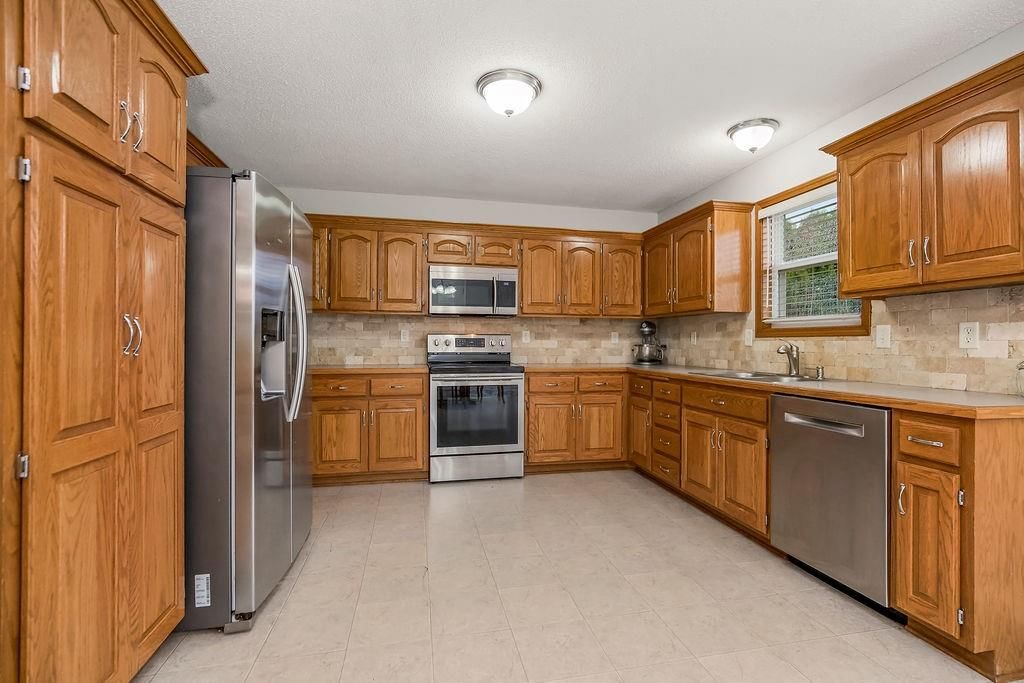 Photo 7 of 30 - 8002 NE 107th Street